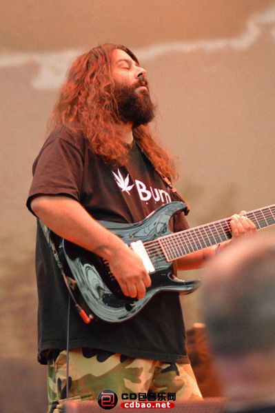 Stephen Carpenter – lead guitar (1988–present).jpg